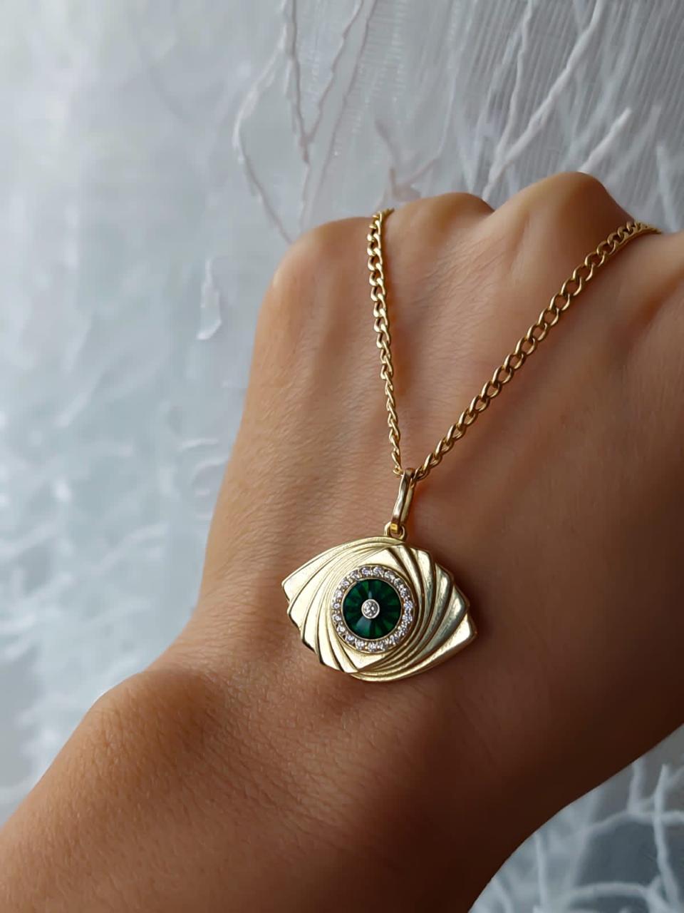 Gold Green Eye Design Necklace