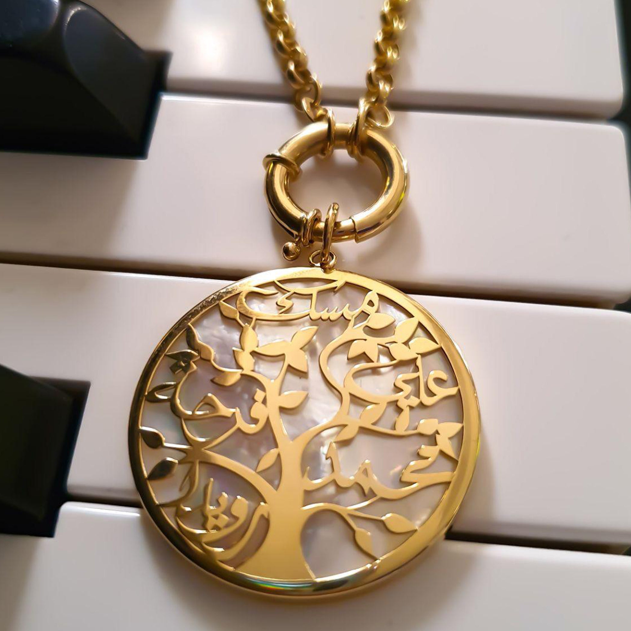 2⚪️Gold Tree Family Design with Mother of Pearl Necklace