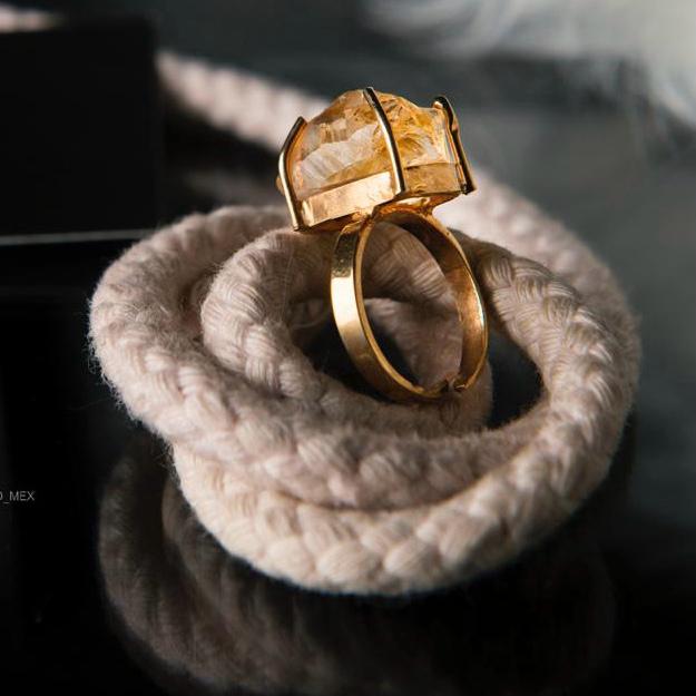 Gold Citreen Stone Ring